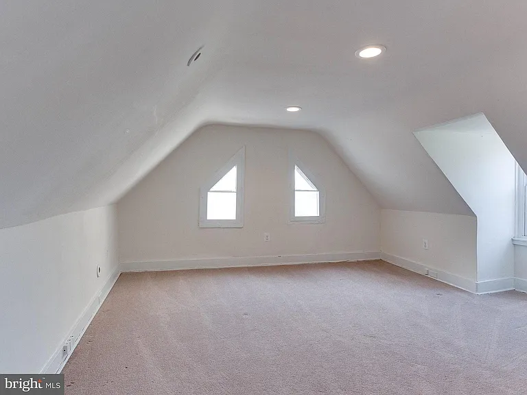 322 S Washington St — Photo 19