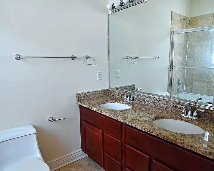5140 N Clark St — Photo 11