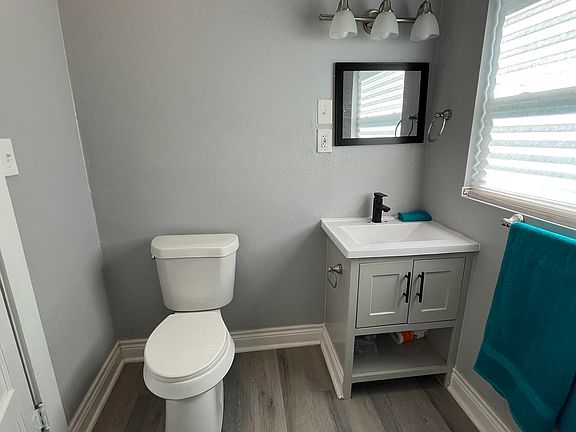5th image of 409 E Kohler St