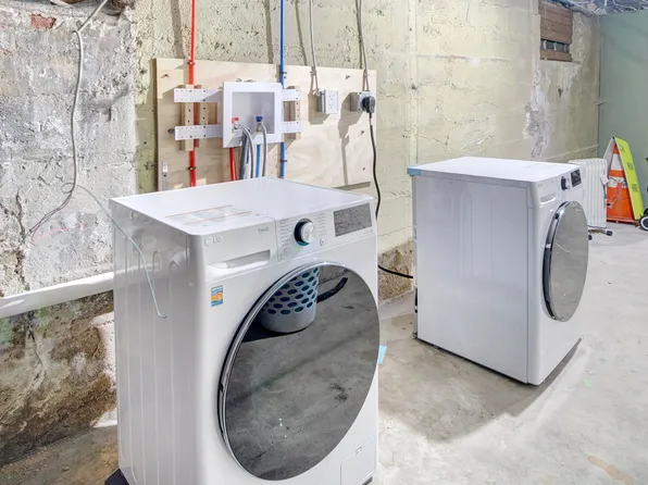 151 Williams Avenue image 3 of 19