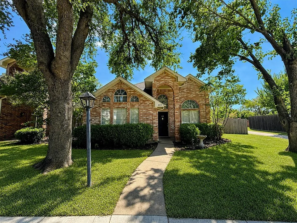 553 Raintree Cir