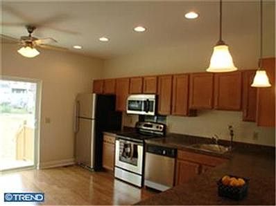 3rd image of 432 Townsend St
