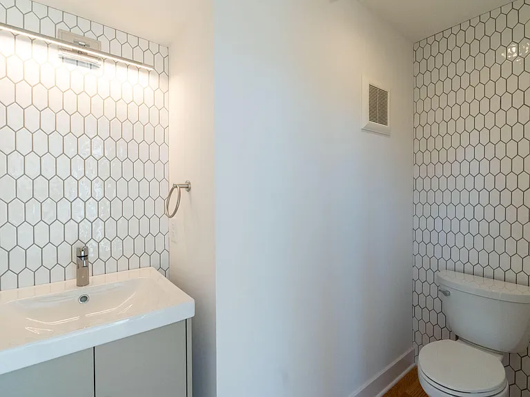 400 E Martin St #A — Photo 9