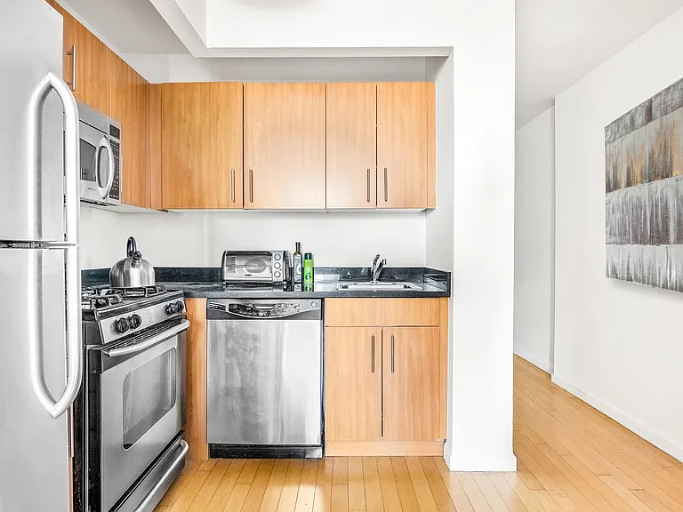 20 West St #34H — Photo 3