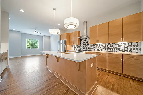 502 W Trinity Ln Photo 1