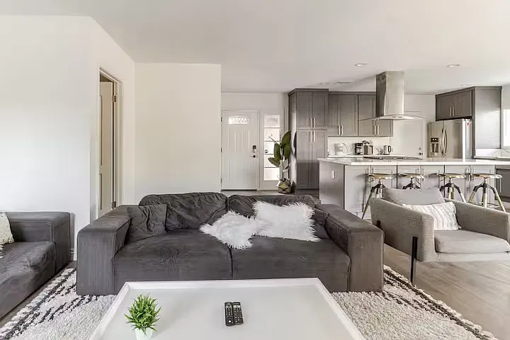 3 bed, 1418 sqft, $6,000 — Photo 3