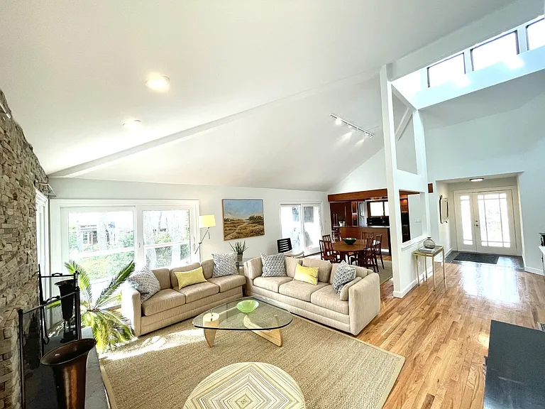 Peconic Hills Dr — Photo 3
