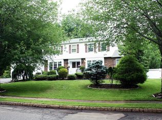 9 Country Ln, Denville, NJ 07834