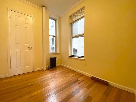 4th image of 221 E 28th St APT 14