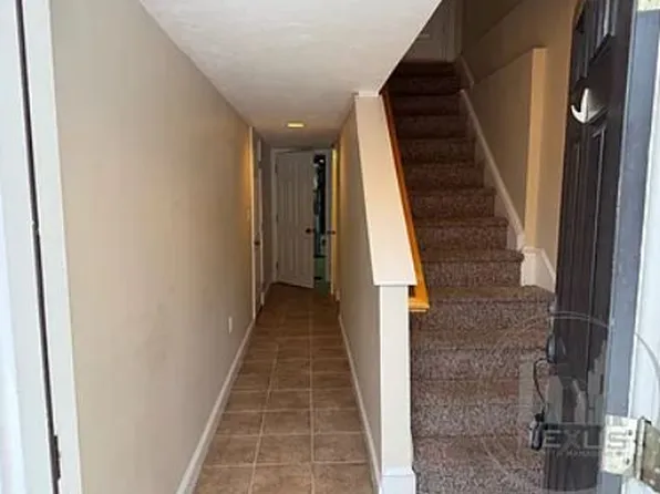 5 Birchbrush Ln #5, Worcester, MA 01606