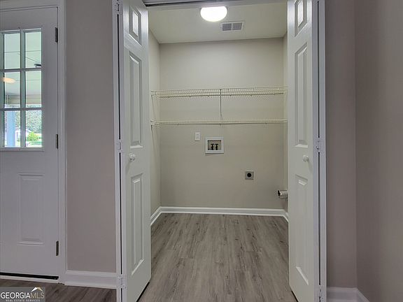 4th image of 412 Missi Ln