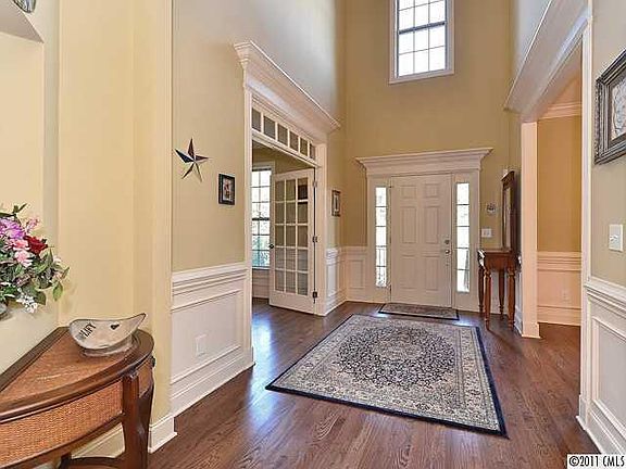 2nd image of 330 Cove Creek Dr