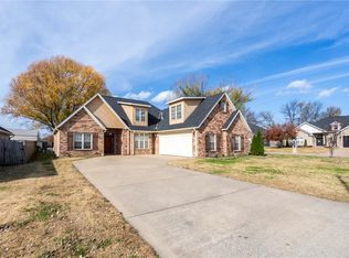 1410 Ezekiel Ct, Siloam Springs, AR 72761