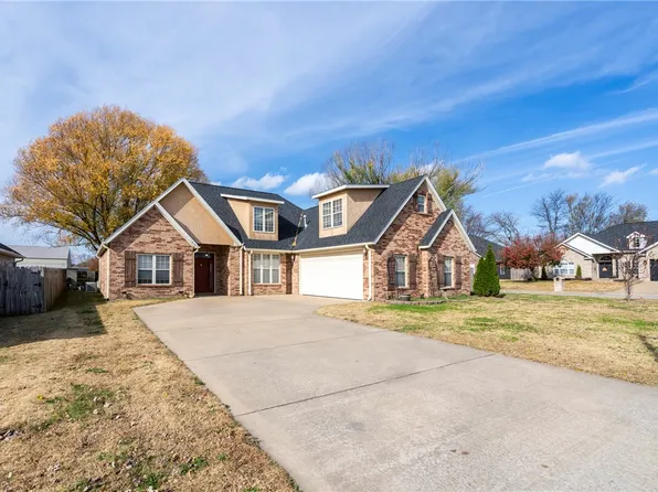 1410 Ezekiel Ct, Siloam Springs, AR 72761