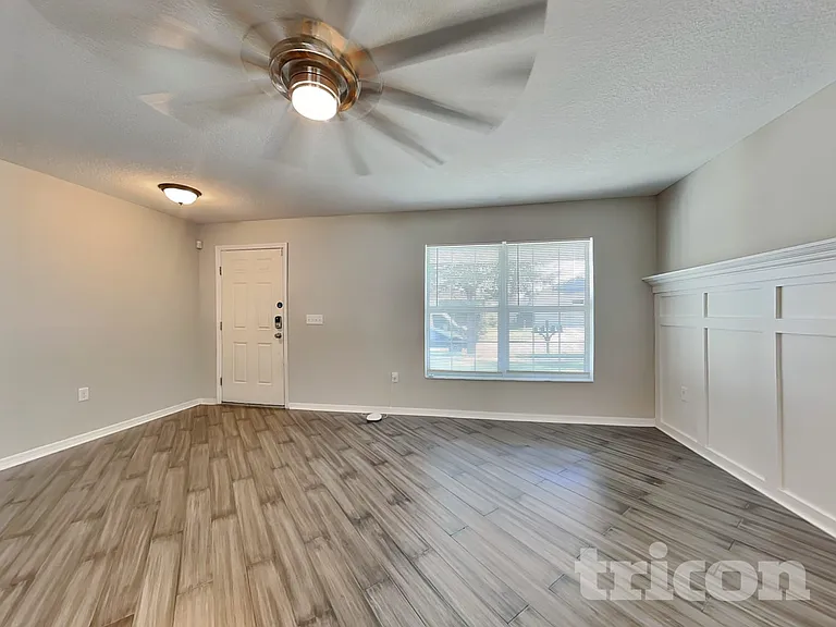 15407 Winter Breeze Ln — Photo 3