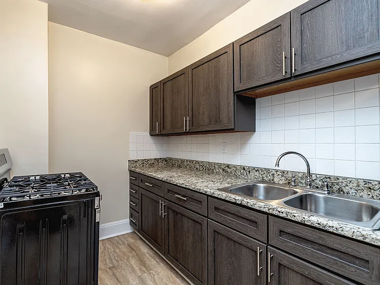 Lewis Manor Apartments — Photo 15