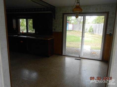 5th image of 900 S Shiawassee St