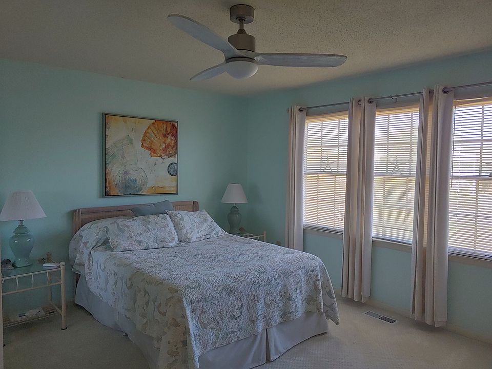 bedroom 1 with queen bed