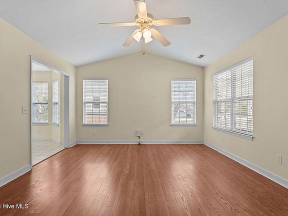 4th image of 203 NE 45th Street