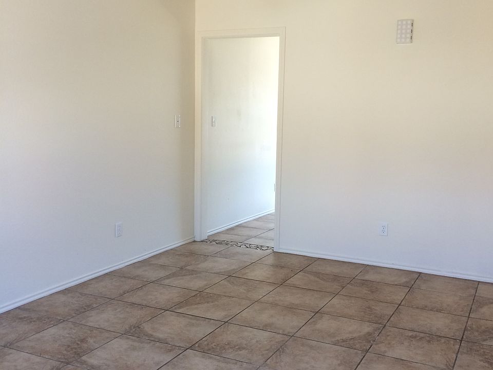 1st image of 701 N Avenue B APT 1