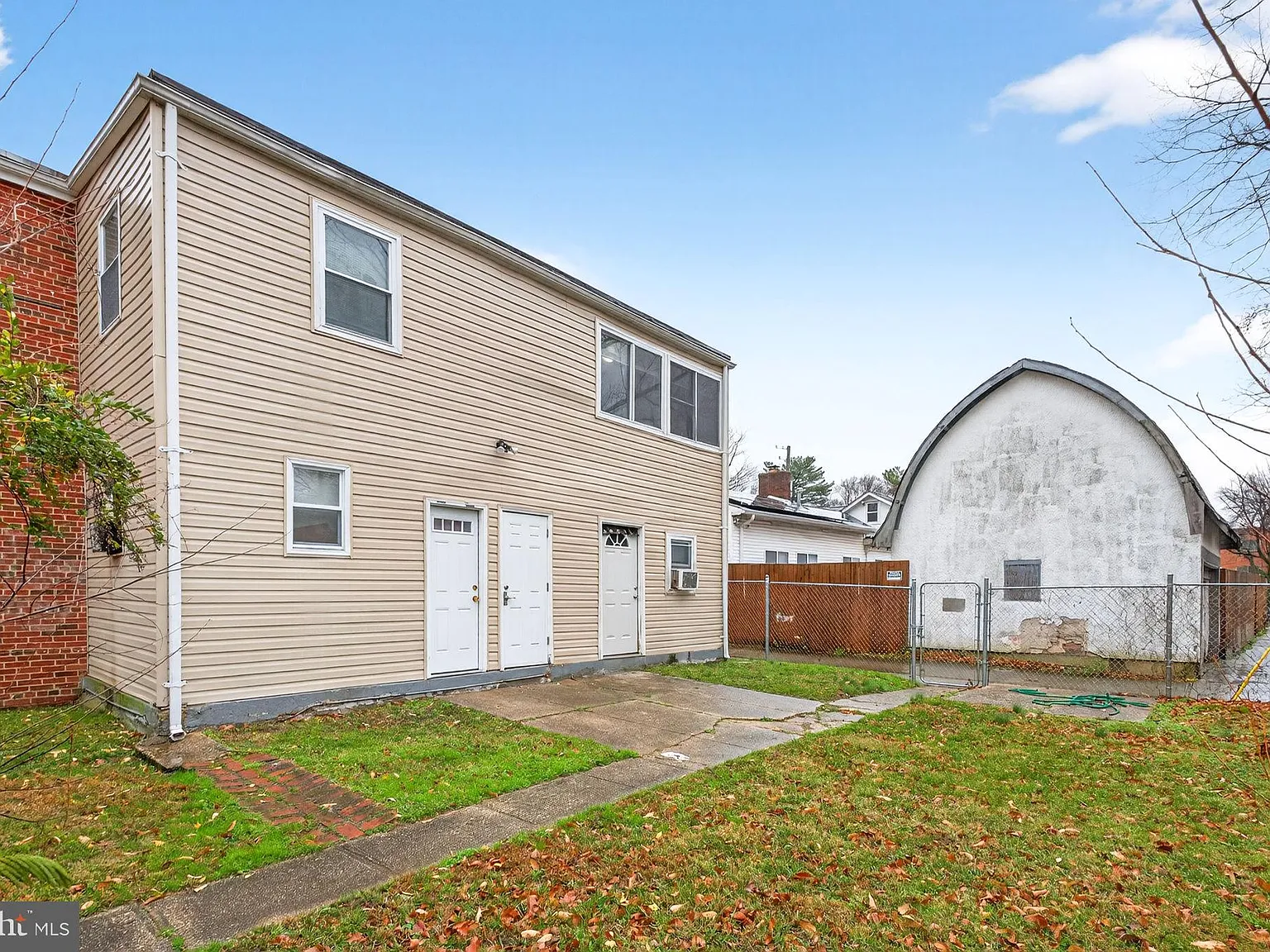 3 bed, 1.0 bath, 850 sqft, $1,800 — Photo 2