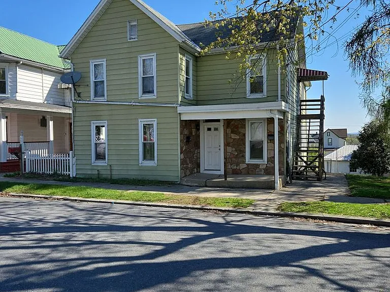 523 Center St — Photo 1