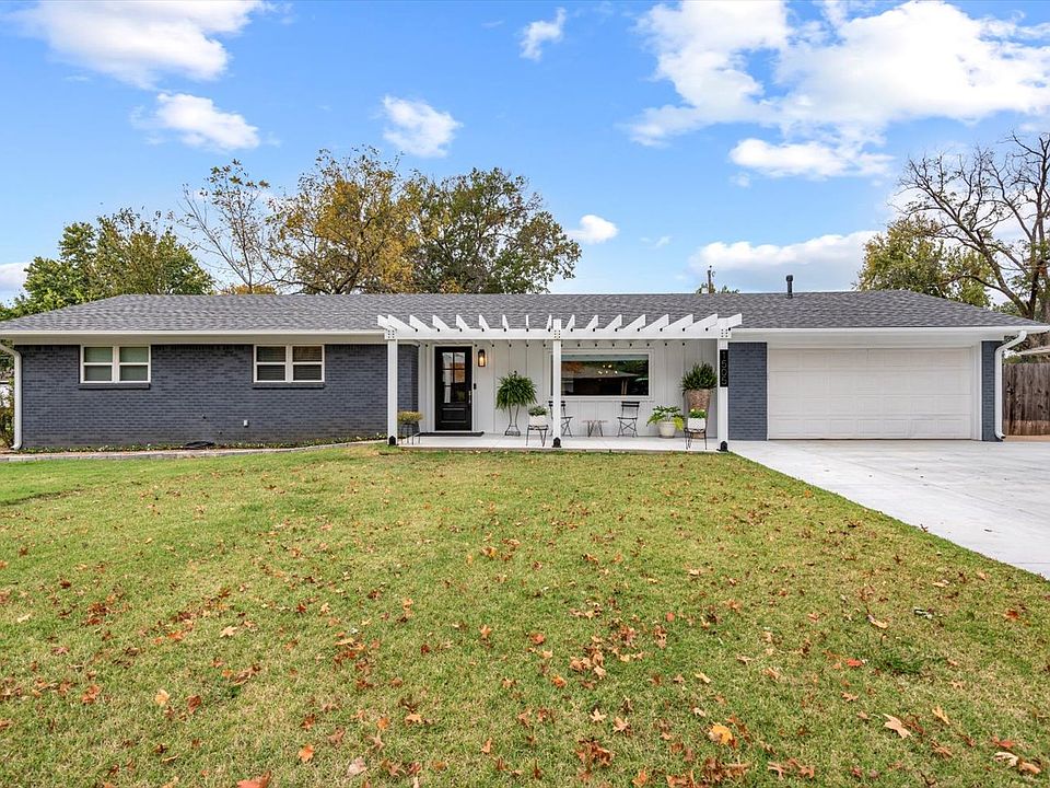 Large front yard, wide driveway; three cars wide, plus trailer parking next to garage.