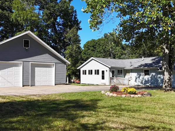 31940 Sunrise Ave, Dowagiac, MI 49047