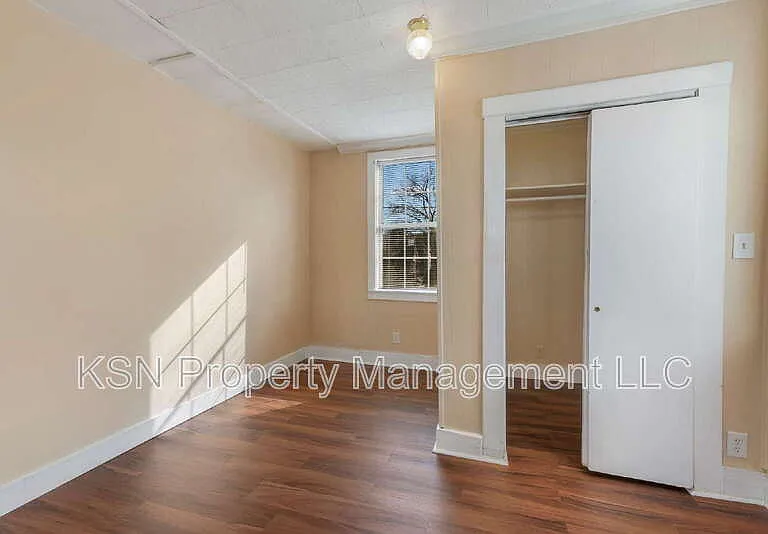 1921 Reynolds St — Photo 36