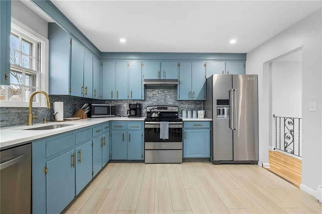 4 bed, 3.0 bath, 1320 sqft, $3,800 — Photo 3