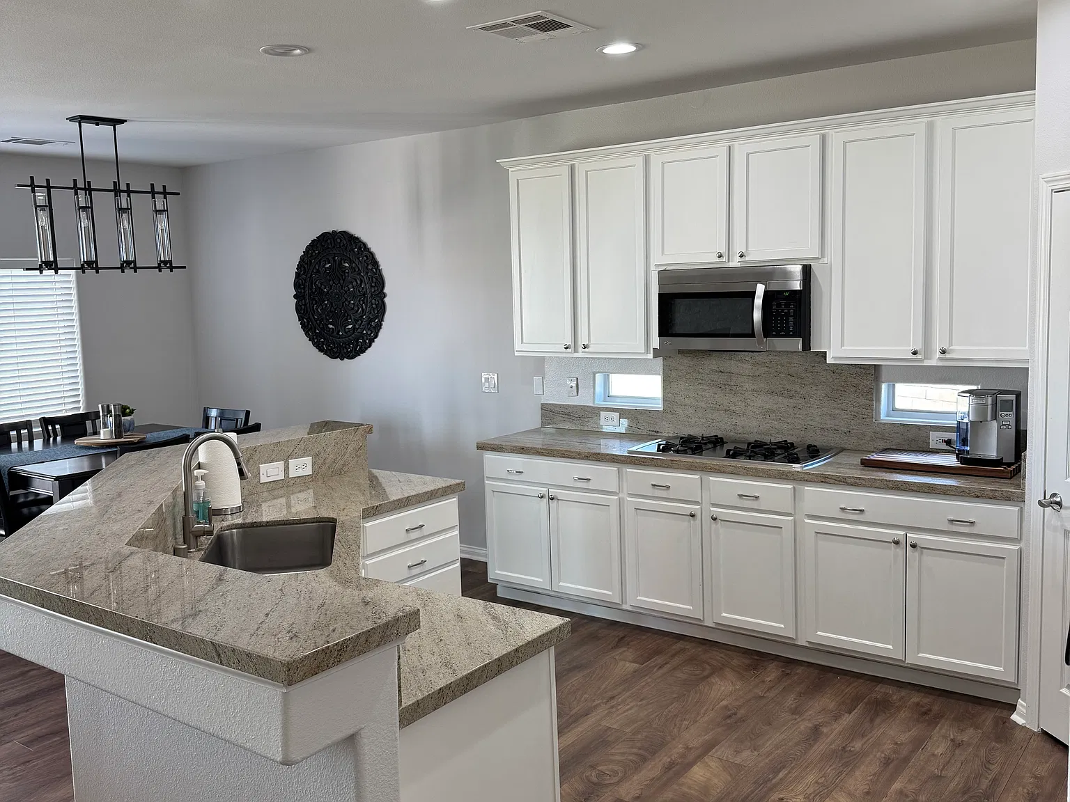 4 bed, 1916 sqft, $3,500 — Photo 4