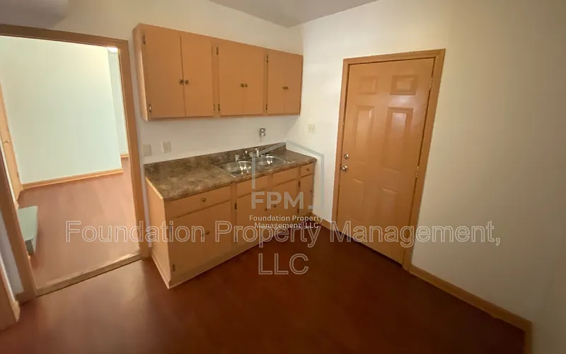 2 bed, 1.0 bath, 869 sqft, $750 — Photo 3