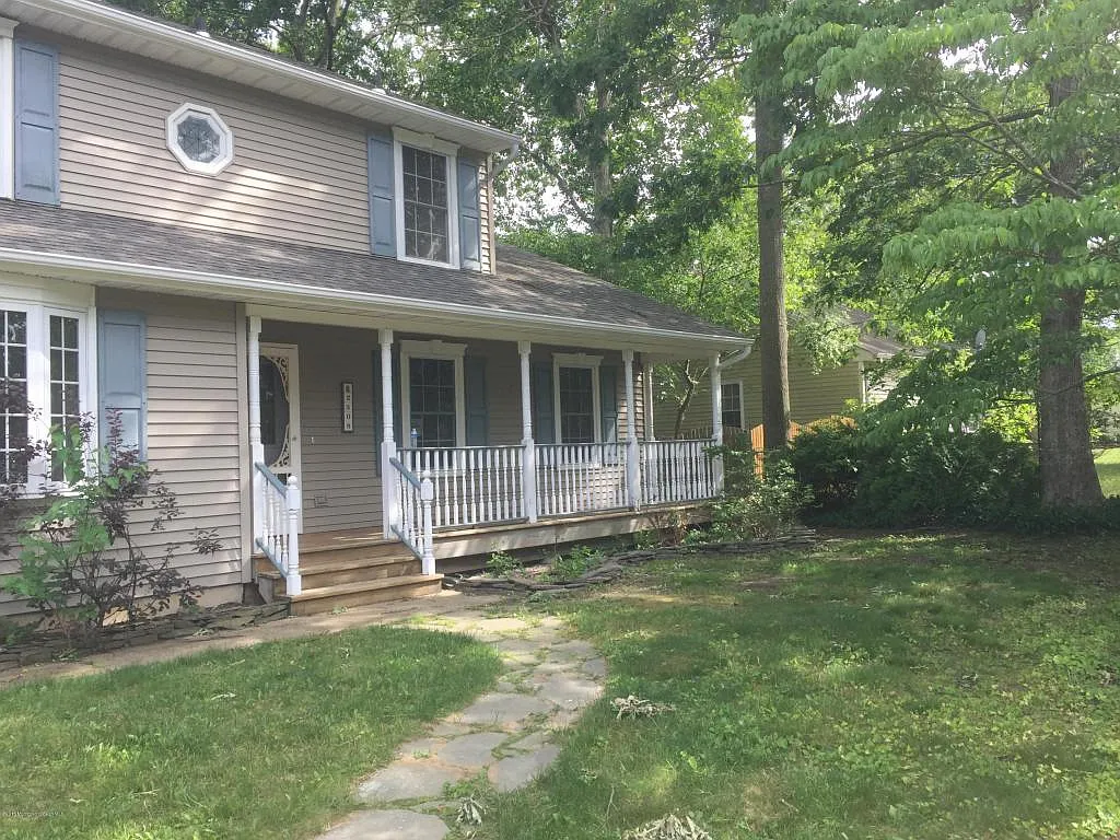 2308 Huckleberry Rd photo 1