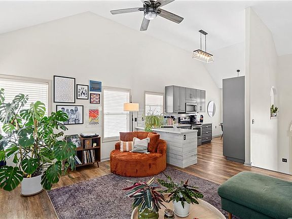 3rd image of 701 N Rockwell Ave