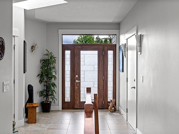 4th image of 605 Stevens Pl