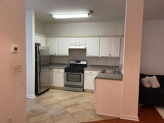4th image of 844 Biltmore Ct