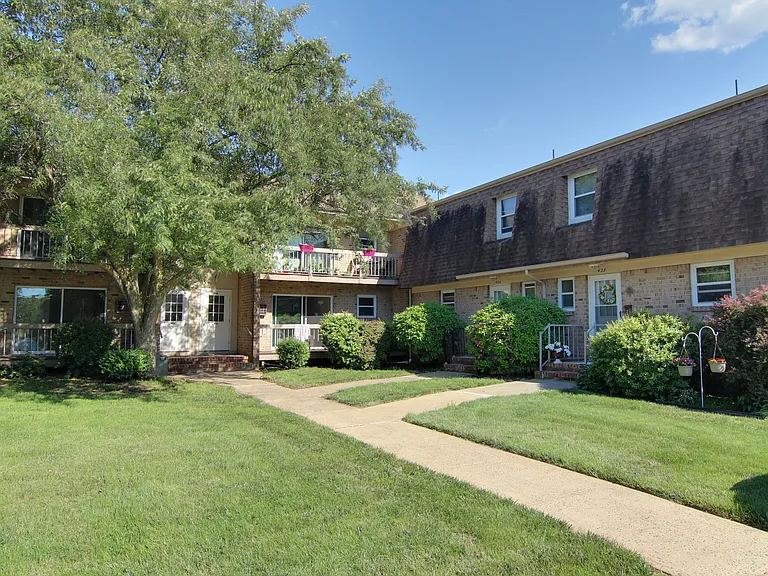 Kimberwyck Village Apartments — Photo 19