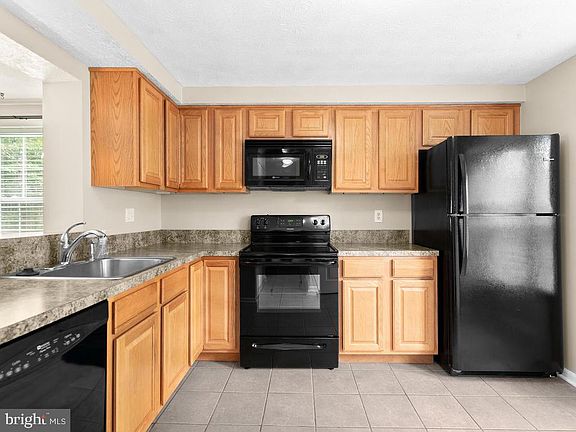 3rd image of 8220 Cambridge Ct