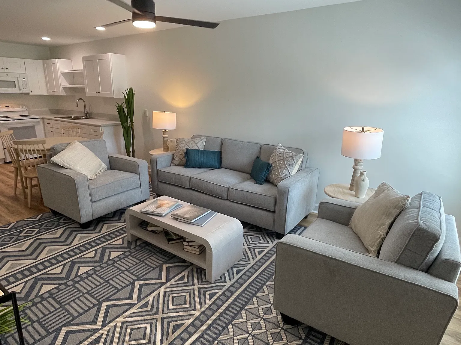 3 bed, 2.5 bath, 1200 sqft, $2,000 — Photo 3