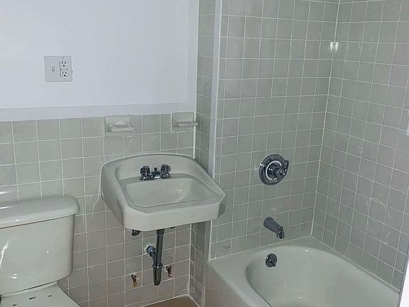 4th image of 23-30 Newtown Ave #5EW