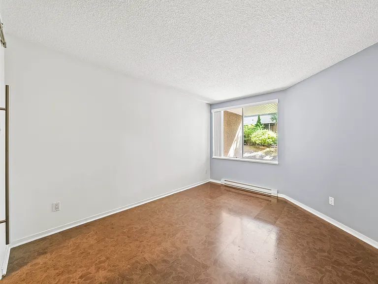 1050 Broughton St — Photo 12
