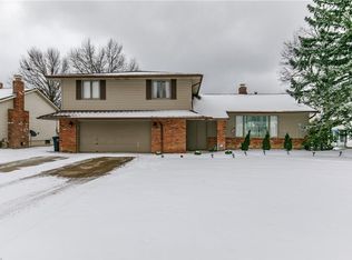 5428 Chickadee Ln, Lyndhurst, OH