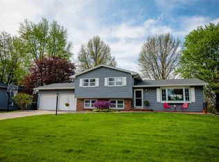 1923 Greenhill Dr, Cedar Falls, IA 50613