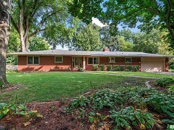 3rd image of 2141 Cardinal Dr
