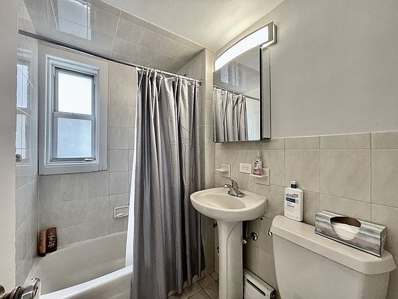 5th image of 321 E 43rd St APT 912