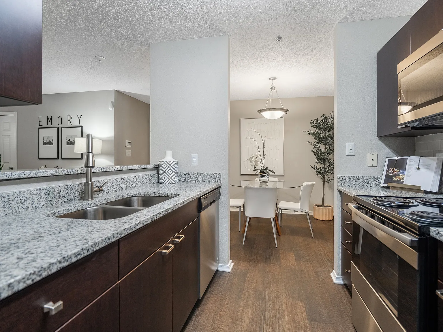 Clairmont Reserve Apartment Homes — Photo 3
