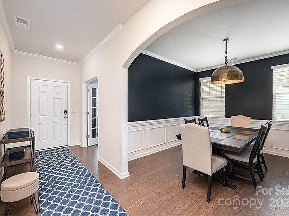 4th image of 1051 Lookout Shoals Dr