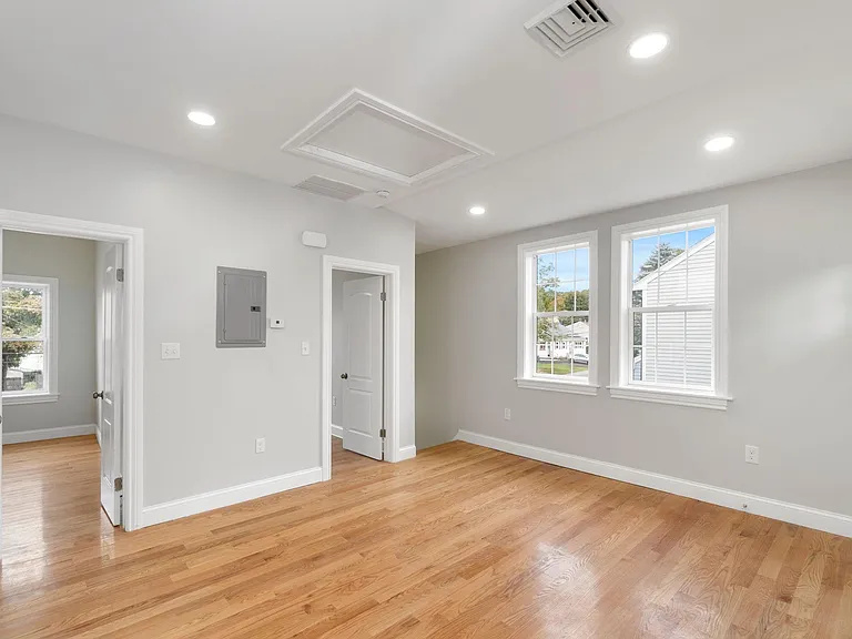 31 Saint Casimir Ave #2 — Photo 16