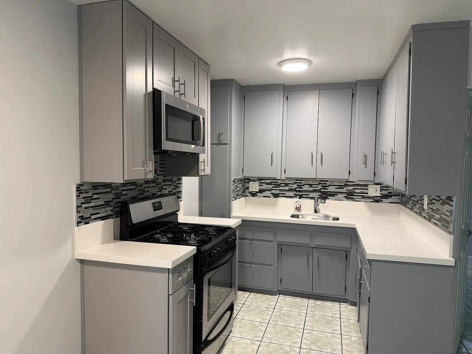 1 bed, 400 sqft, $2,150 — Photo 1