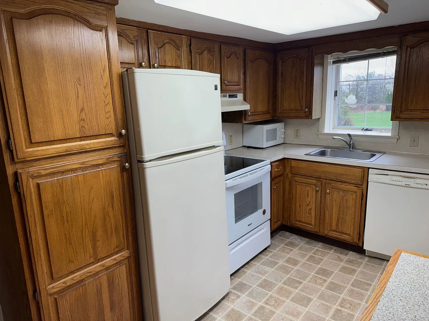 452 E Hancock St — Photo 4
